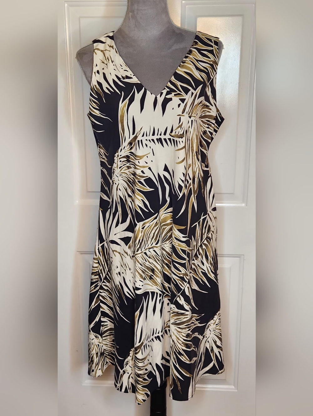 Hilo Hattie Black, White & Gold Tropical V-Neck Sleeveless Dress Sz L 100% Silk
